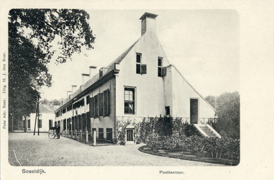 14115 Gezicht op de voor- en rechtergevel van het postkantoor (Amsterdamsestraatweg 2-10) te Soestdijk (gemeente Baarn) ...